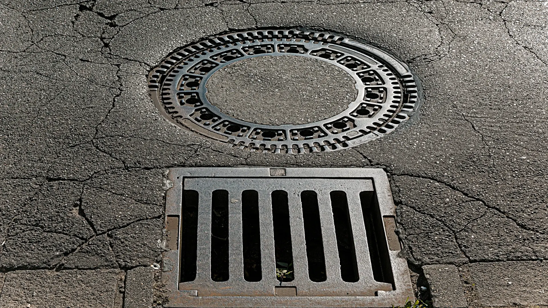 Schlammteller Reinigung in Bergisch Gladbach – gereinigter Sammelbereich der Oberflächenentwässerung